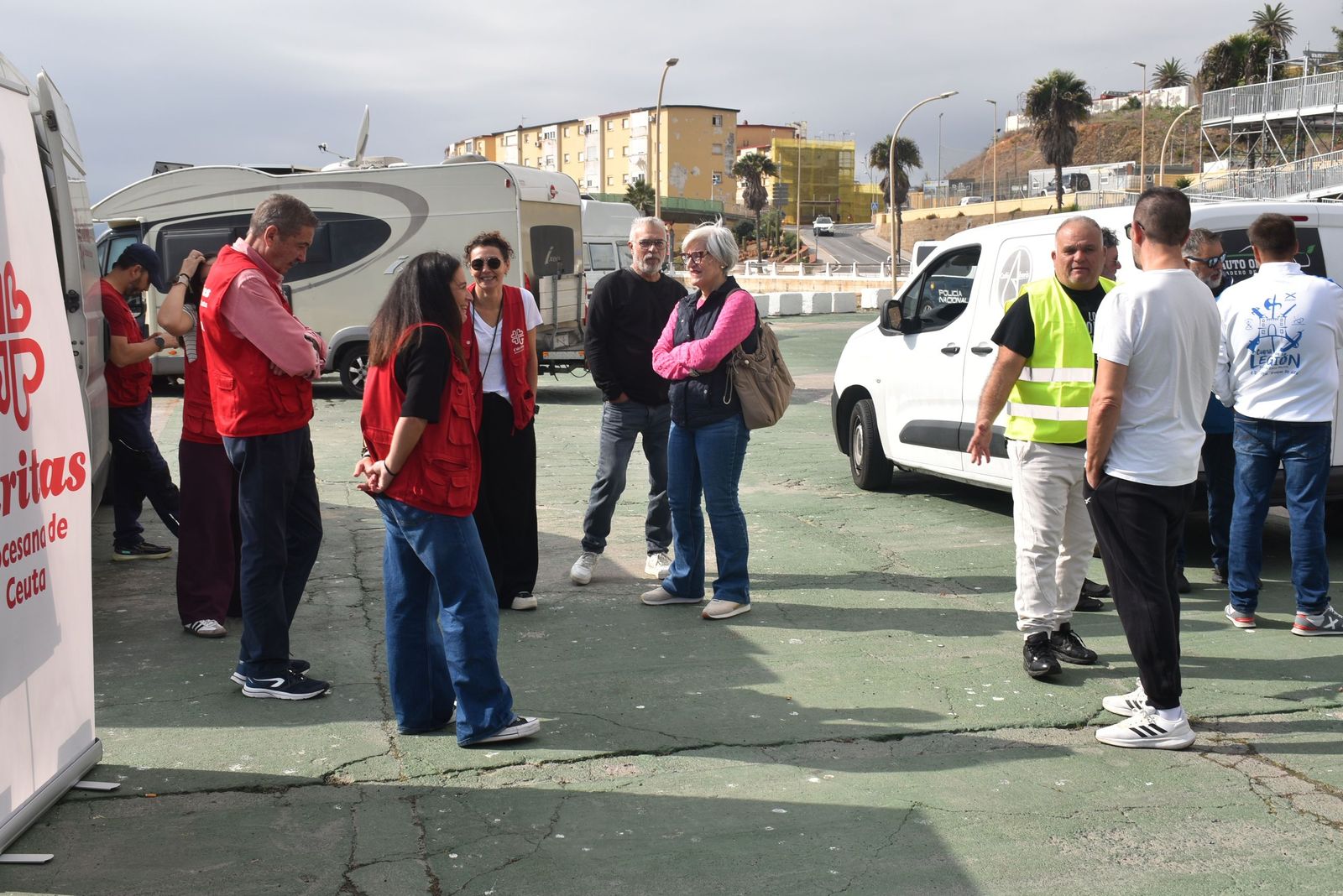 Concentración motera en Juan XXIII para ayudar a Cáritas en la recogida de alimentos