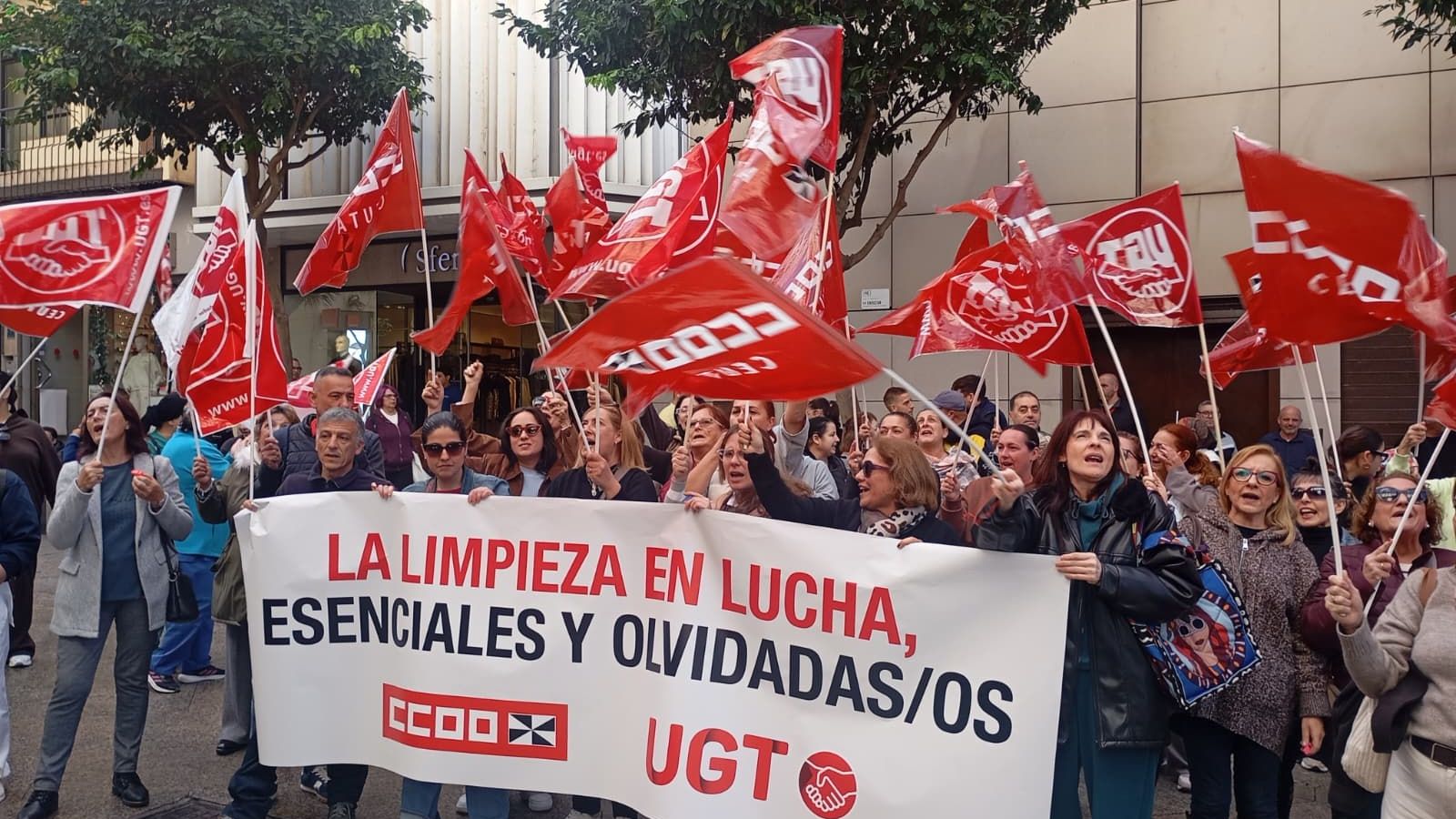 Imagen de archivo de una concentración de los trabajadores del sector frente a la sede de CECE