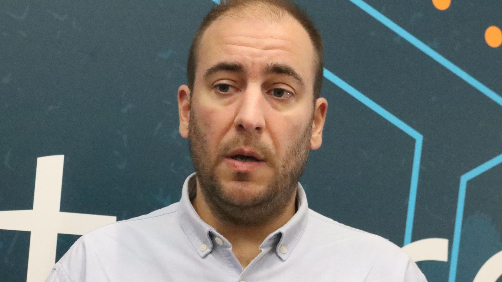 Touza atiende a los medios de comunicación en el inicio de las Jornadas Empresariales Ceuta - India