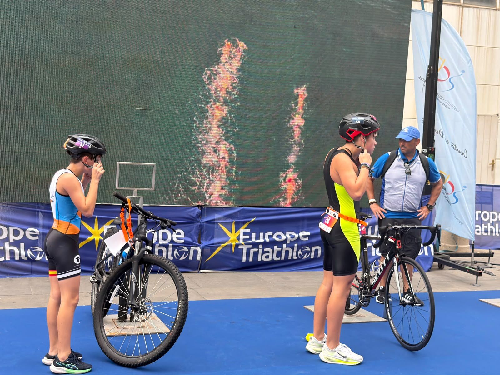 Los aficionados al triatlón en Ceuta se reúnen para participar en el Acuatlón Popular 'Juan Mur' y en la Phoenix Kids Triathlon