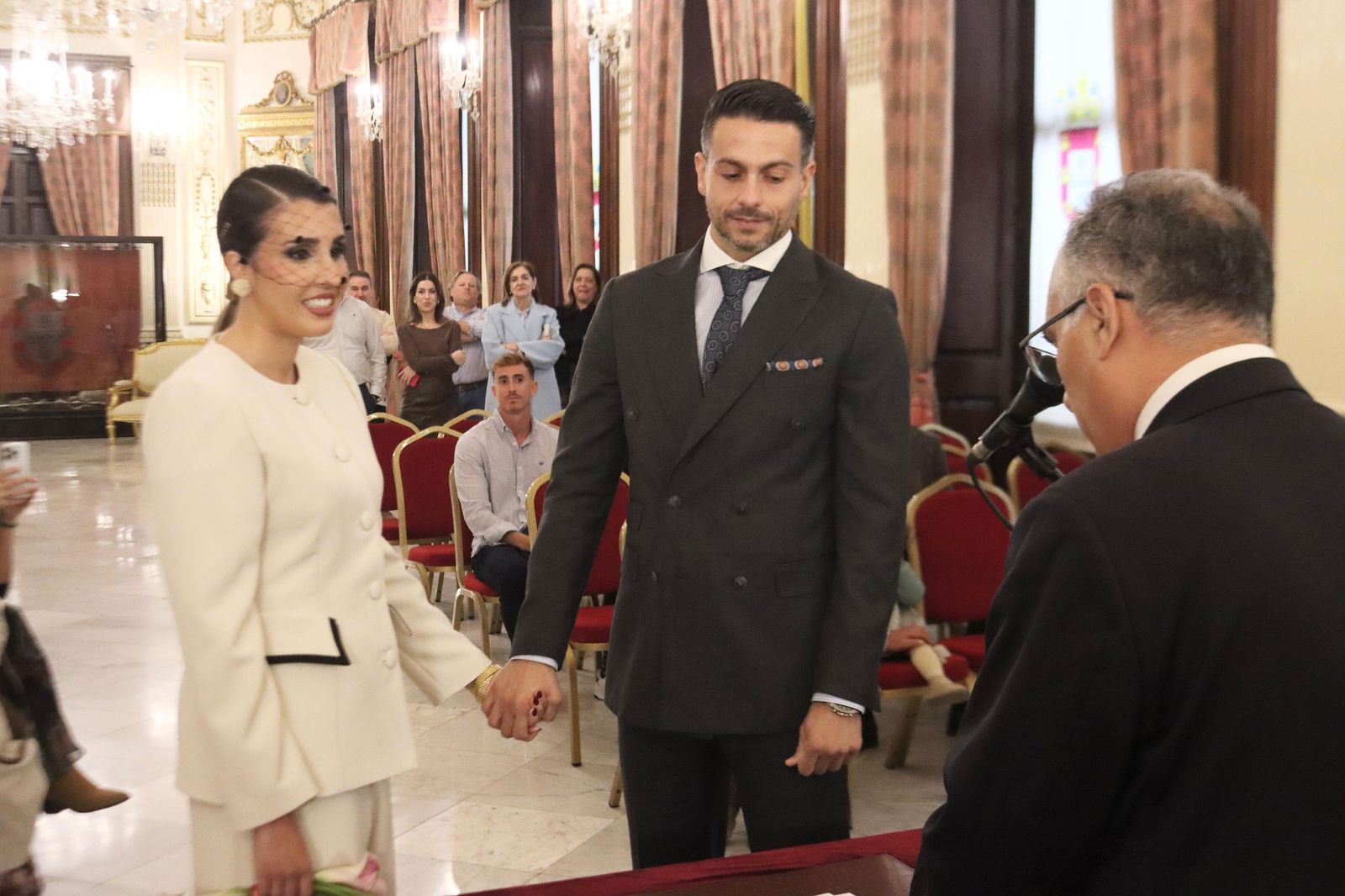 FOTOGALERÍA | Rubén y Gloria dicen 'sí quiero' en el Salón del Trono