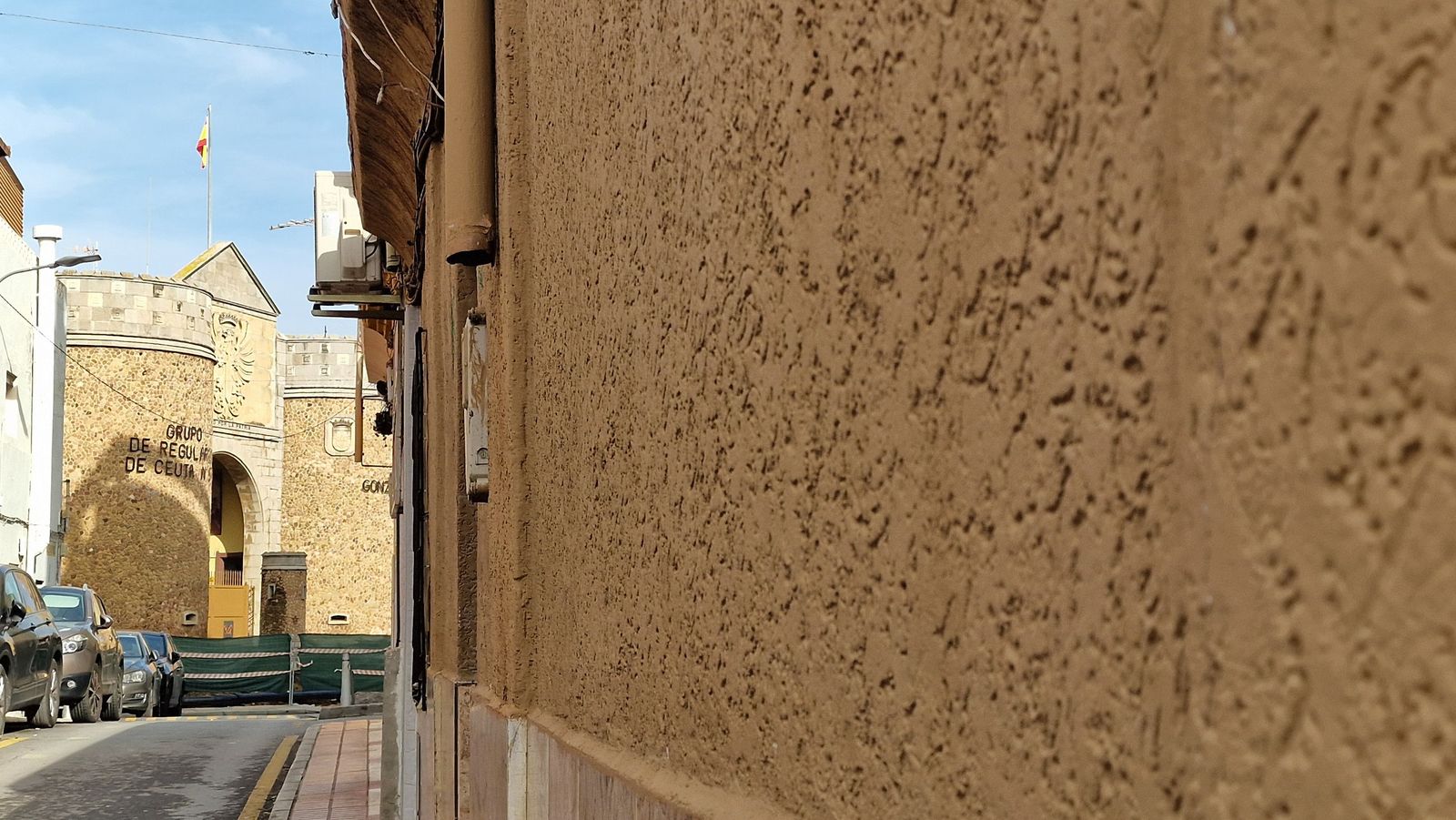 Martes mirando al cielo ante la alta probabilidad de lluvia en Ceuta