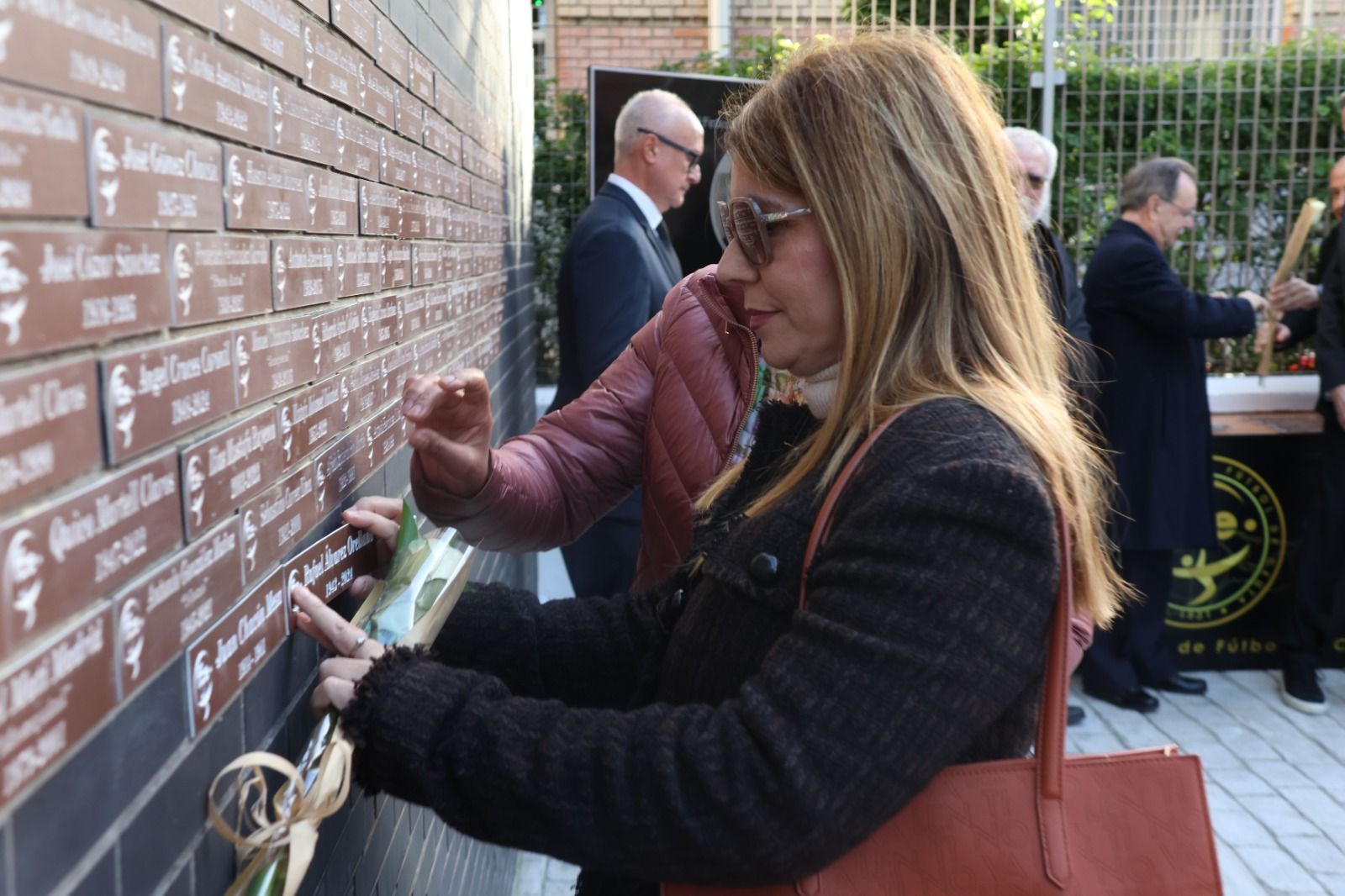Sentido homenaje de la RFFCE a personas que dejaron huellas en el fútbol