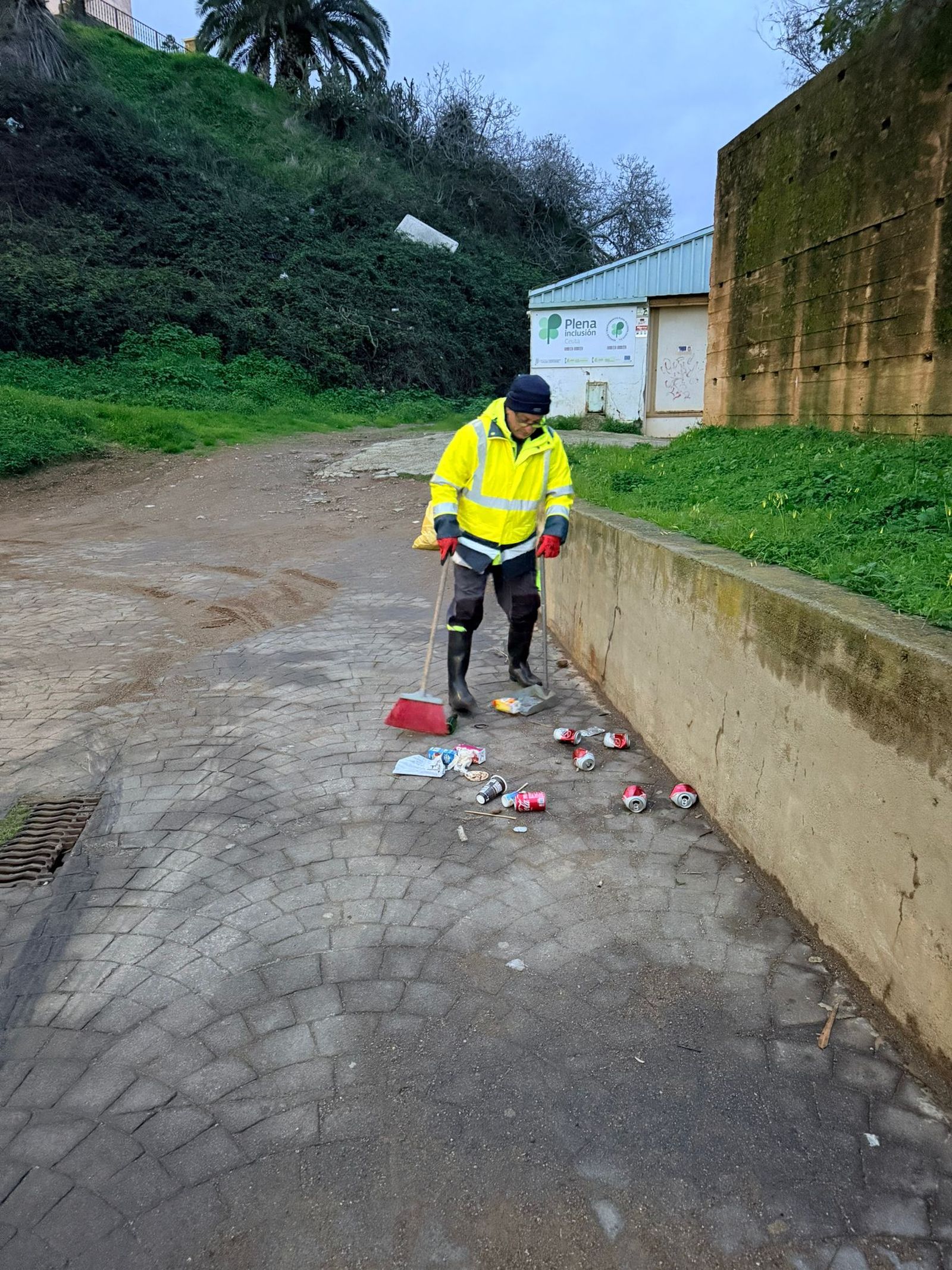 Un trabajador de la limpieza en Villajovita