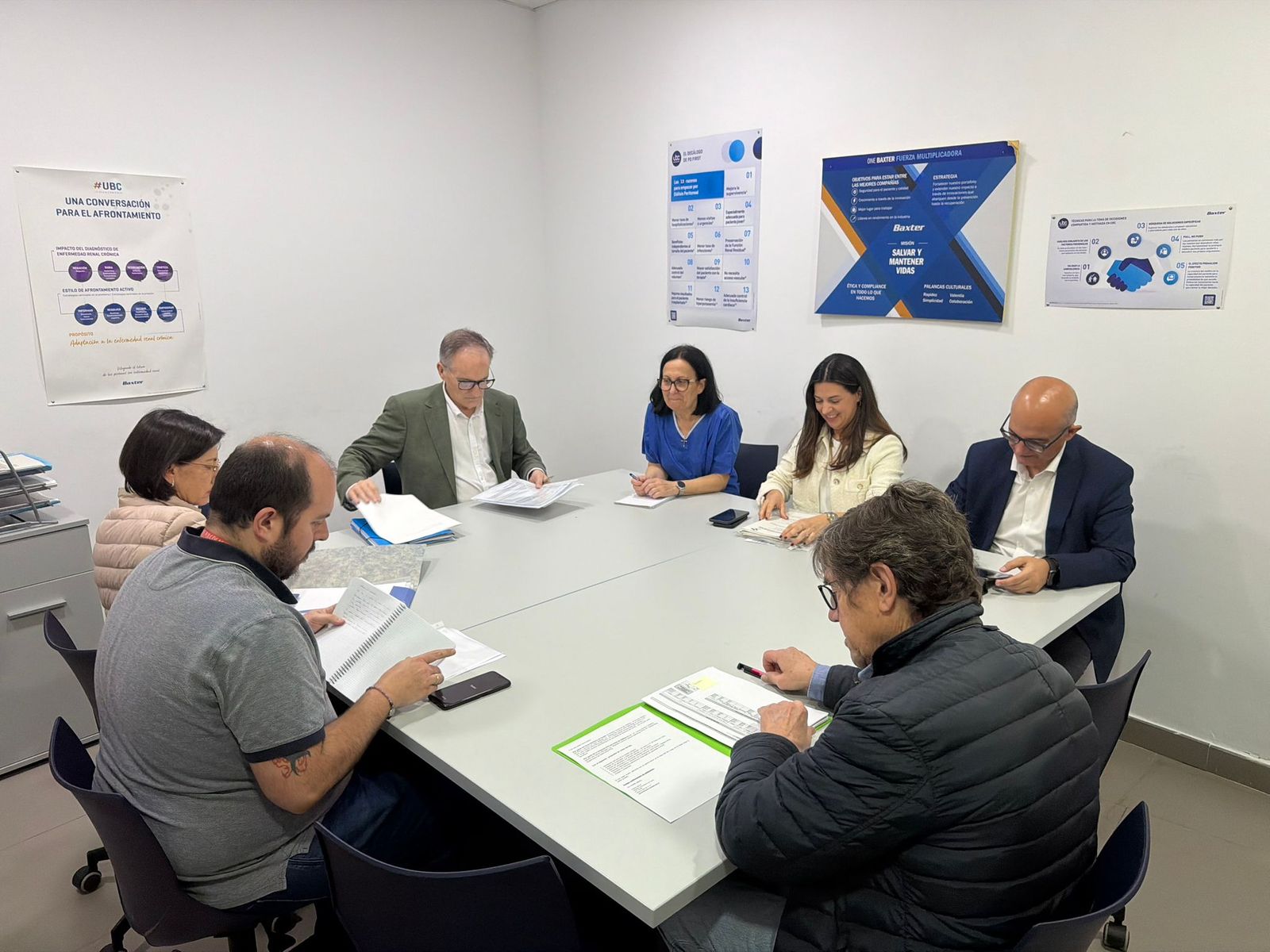 Momento de la reunión de la Comisión de Seguimiento de Hemodiálisis Extrahospitalaria en el Centro de Diálisis RTS Ceuta