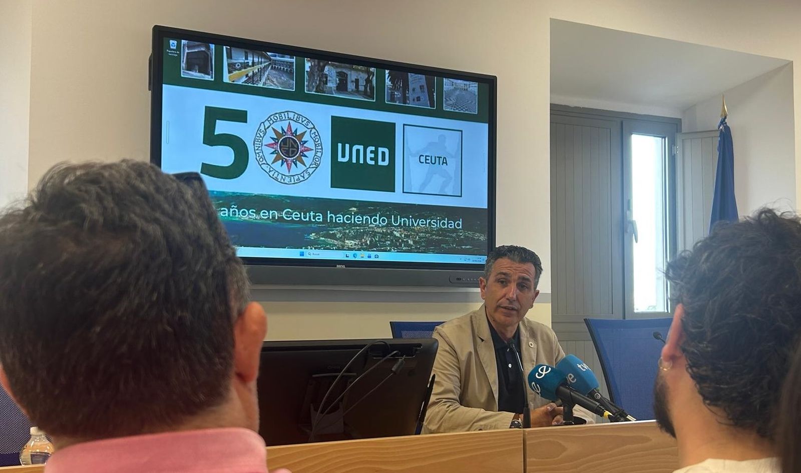 El director de la UNED Ceuta, Carlos Rontomé, durante la rueda de prensa convocada para hacer balance del curso 2025-2026