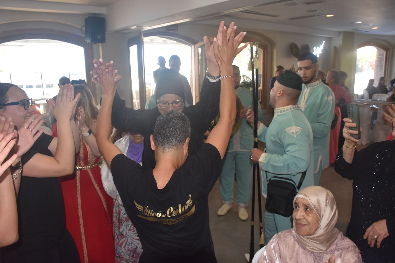 La tradicional Fiesta del Sacrificio reúne a 200 mayores entre música, baile y tradición