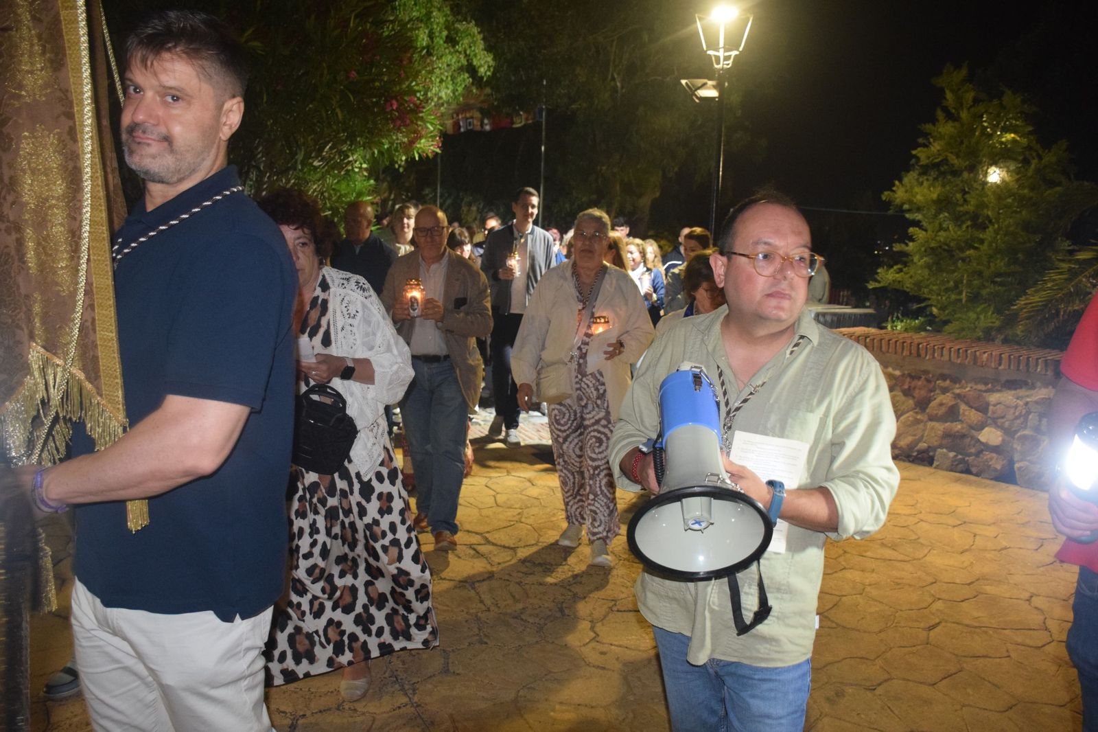 Rosario de antorchas como previa a la Procesión