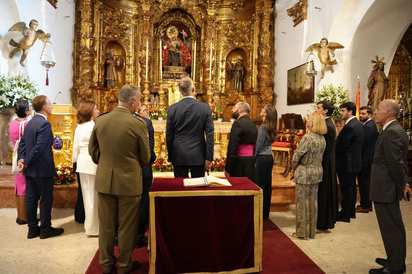 Los Reyes visitan el Santuario de África