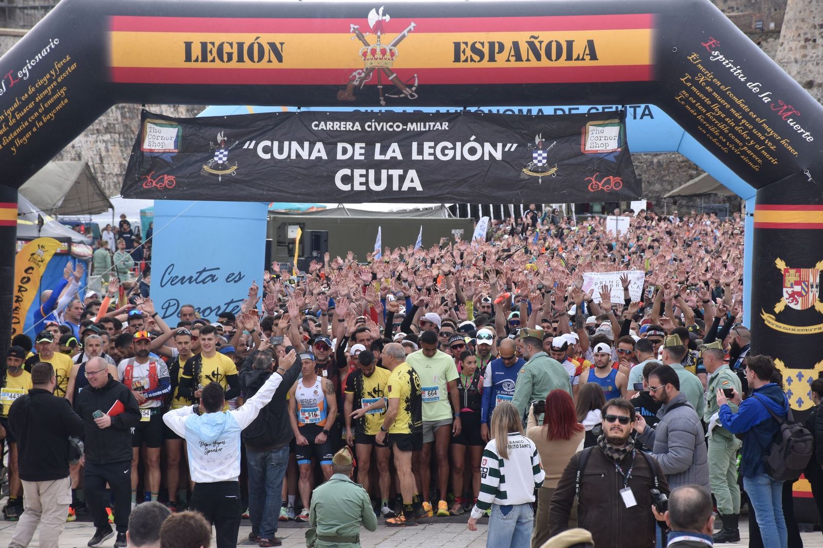 FOTOGALERÍA | Miles de corredores toman la salida en la X Cuna de la Legión: mira las imágenes