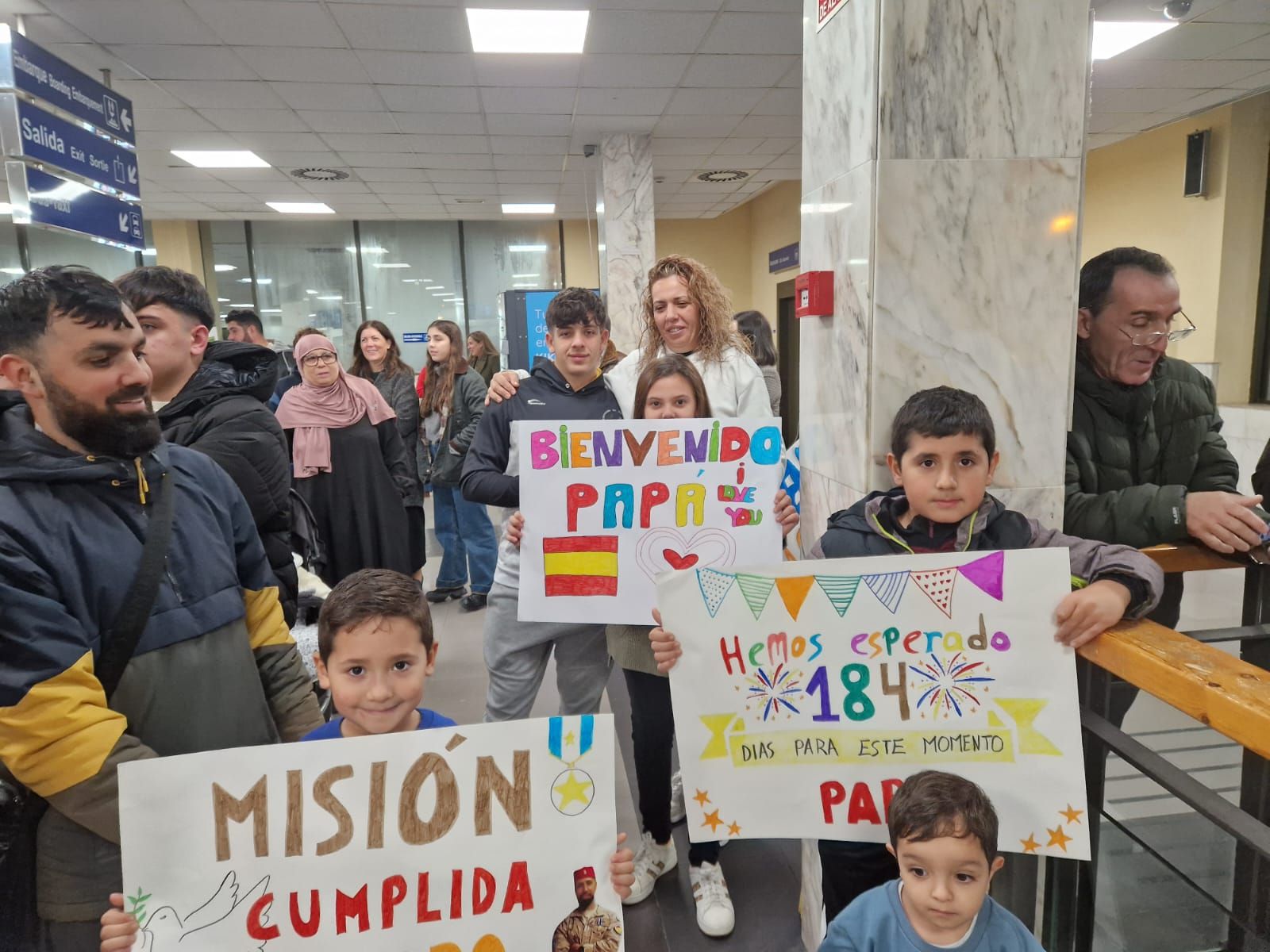 FOTOGALERÍA | De Irak a los brazos de su gente: fotogalería del regreso de la COMGECEU