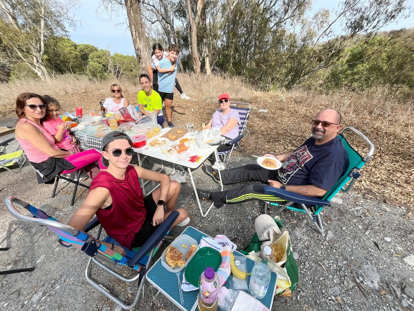 Una Mochila vivida con un ojo puesto en la preservación del entorno natural Una Mochila vivida con un ojo puesto en la preservación del entorno natural