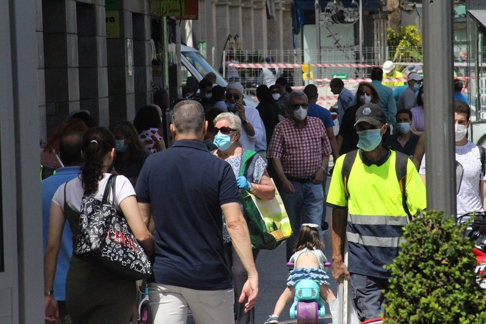1353_9394_web-gente_mascarillas_003
