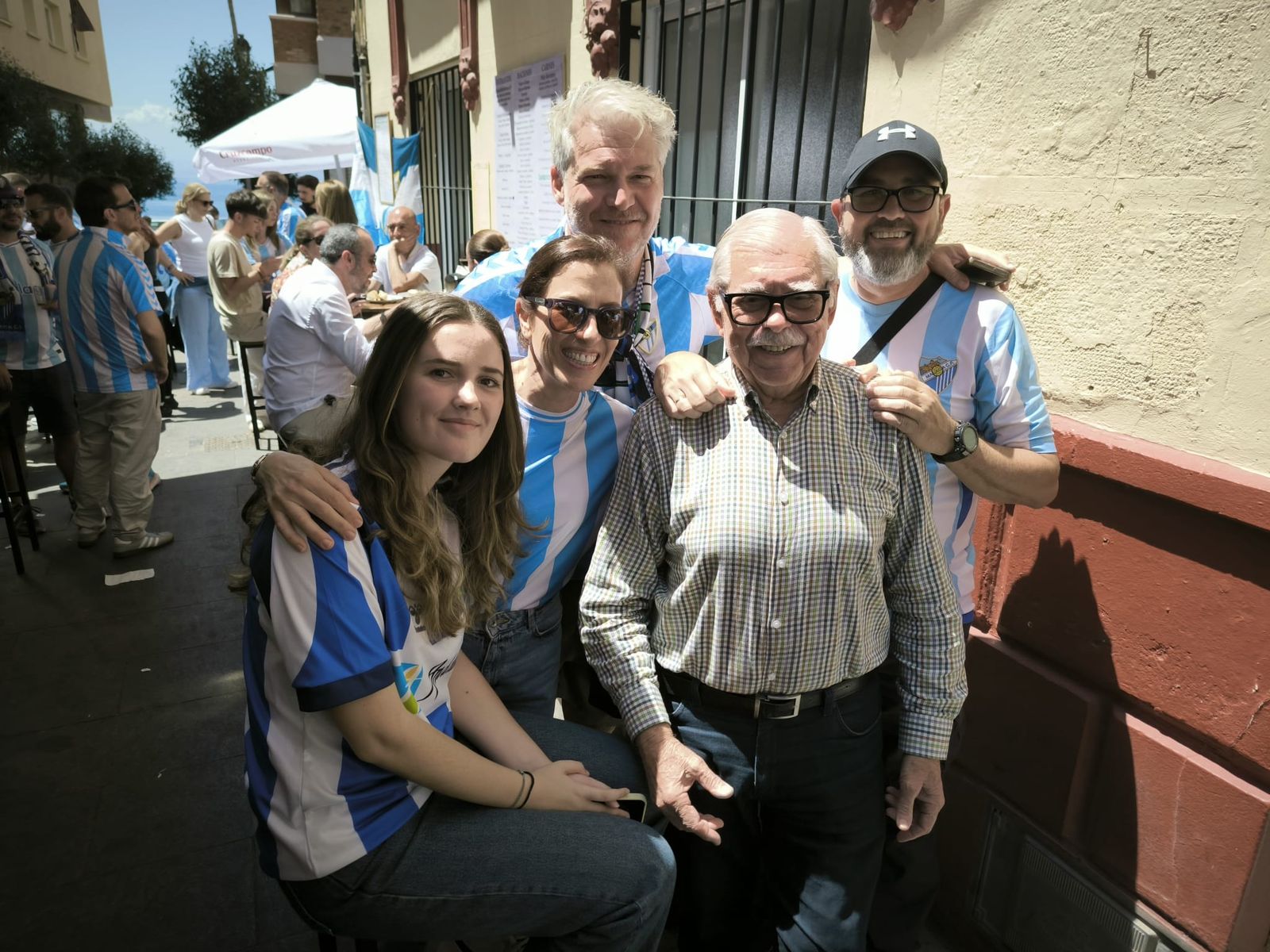 Aficionados antes del partido en el 'Alfonso Murube'