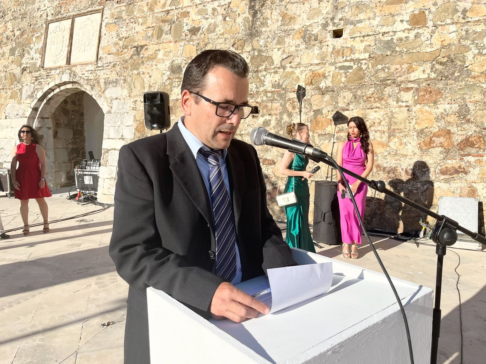 El Almina celebra un multitudinario acto de graduación de 300 alumnos