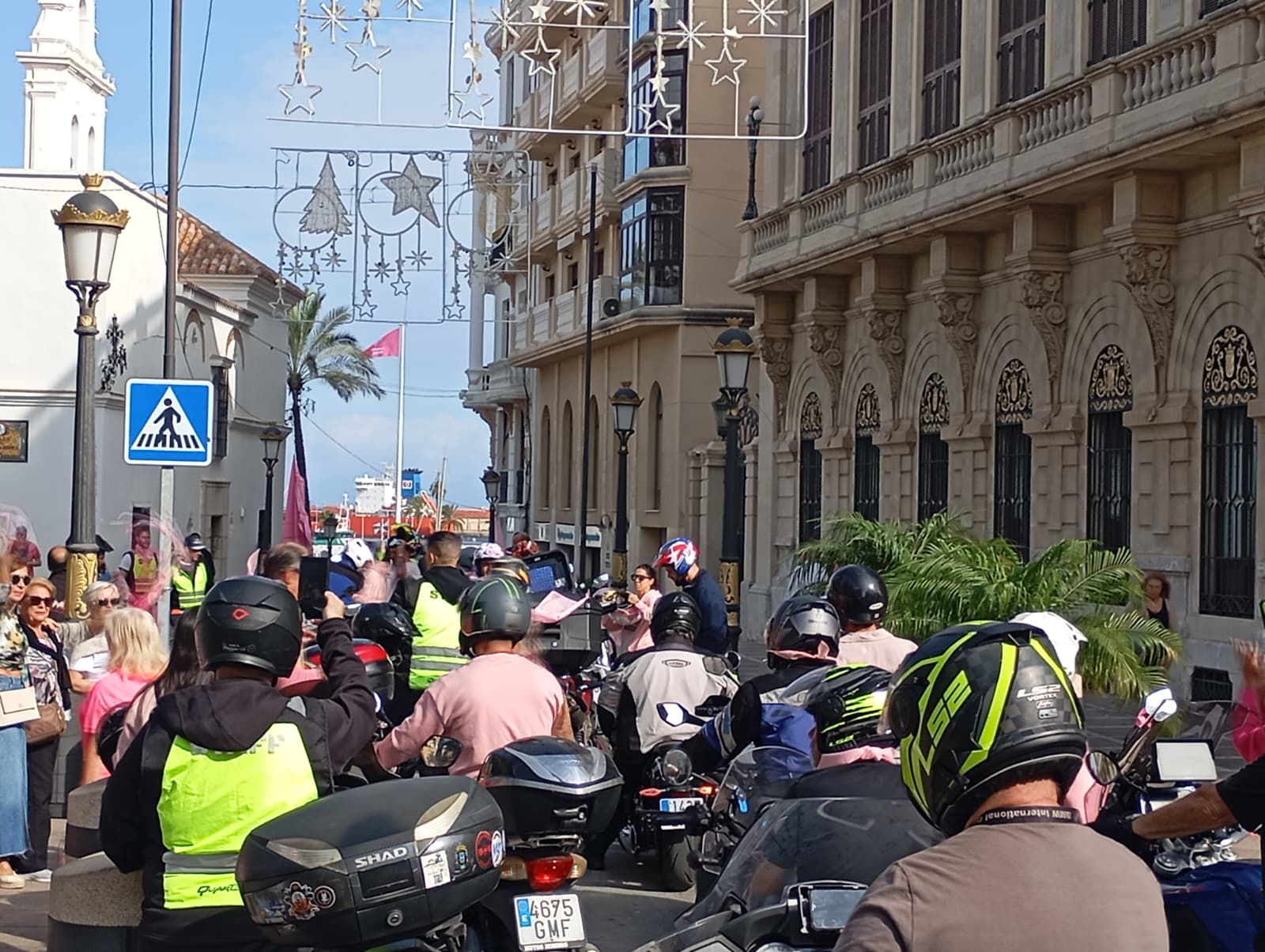 Ruido de moto y lágrimas de alegría para celebrar la vida Ruido de moto y lágrimas de alegría para celebrar la vida