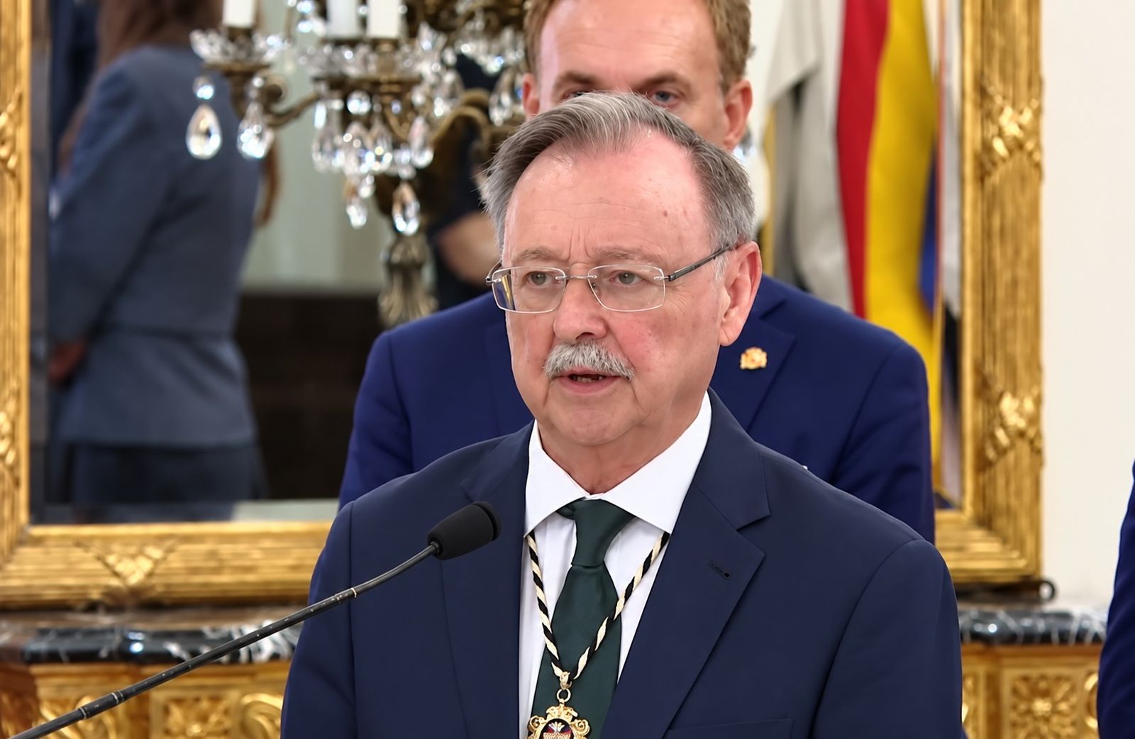 Vivas clama ante el Rey por una Ceuta que "está herida" y exige el retorno de los migrantes