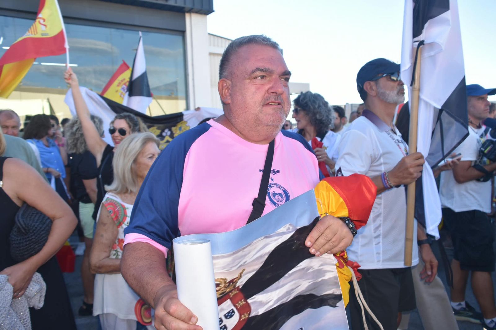 Los trabajadores del Puerto de Ceuta muestran su rechazo al asentamiento migrante