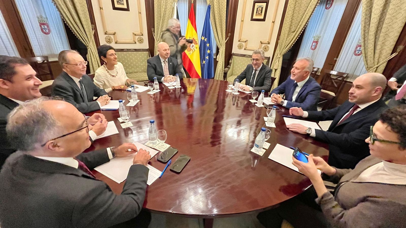 El ministro Torres durante su última visita a Ceuta a inicios de este año en una reunión de trabajo