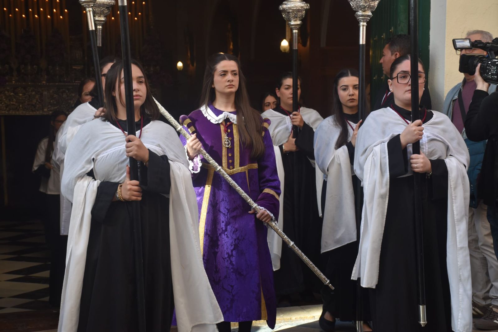 Saetas y emoción a raudales para la salida de la Buena Muerte