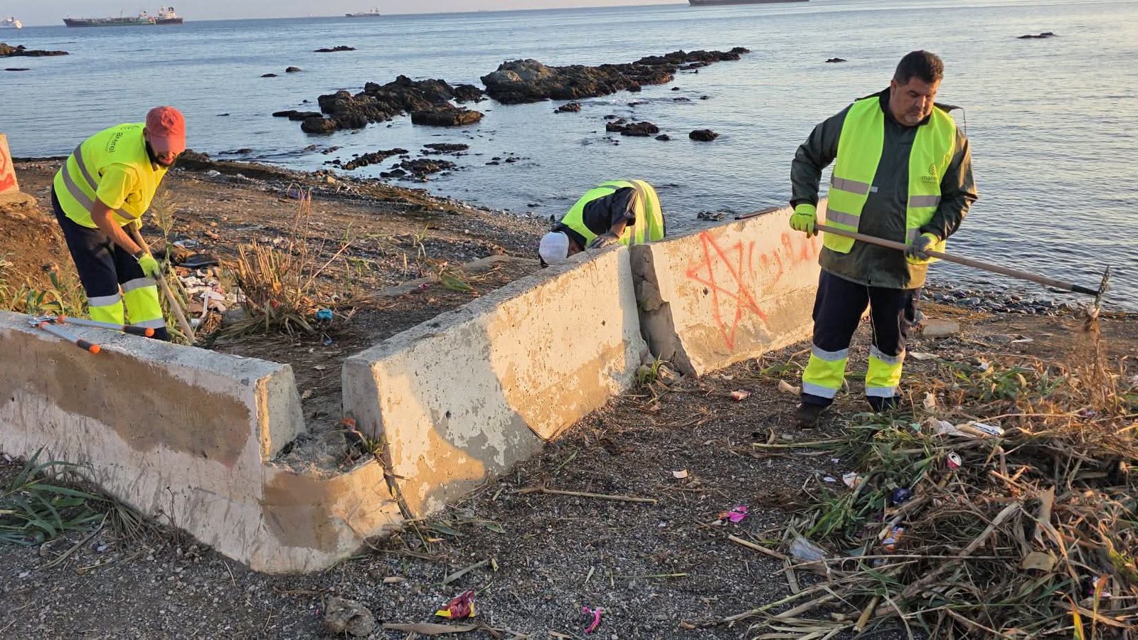 Continúa la recuperación de la playa del Trampolín tras la retirada de más de 200 toneladas de residuos