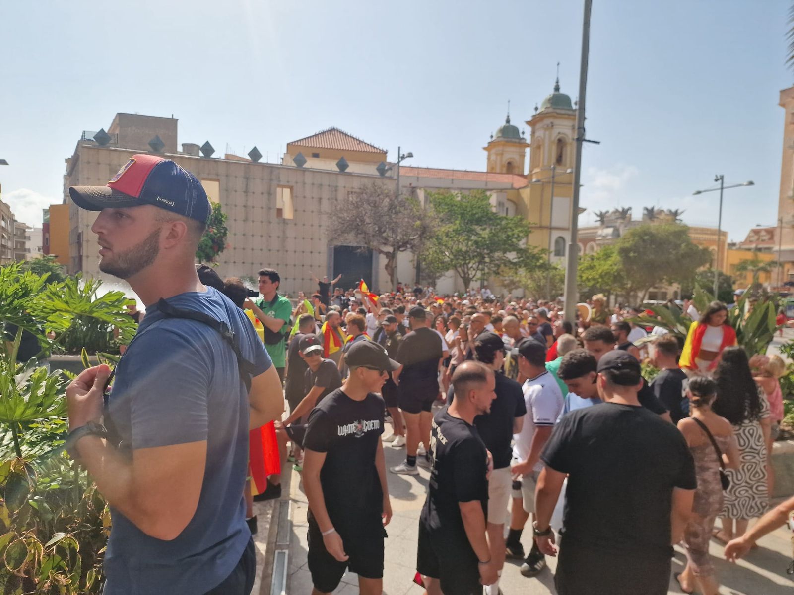 Los ceutíes se concentran frente a Delegación contra la falta de respuesta ante la “invasión”