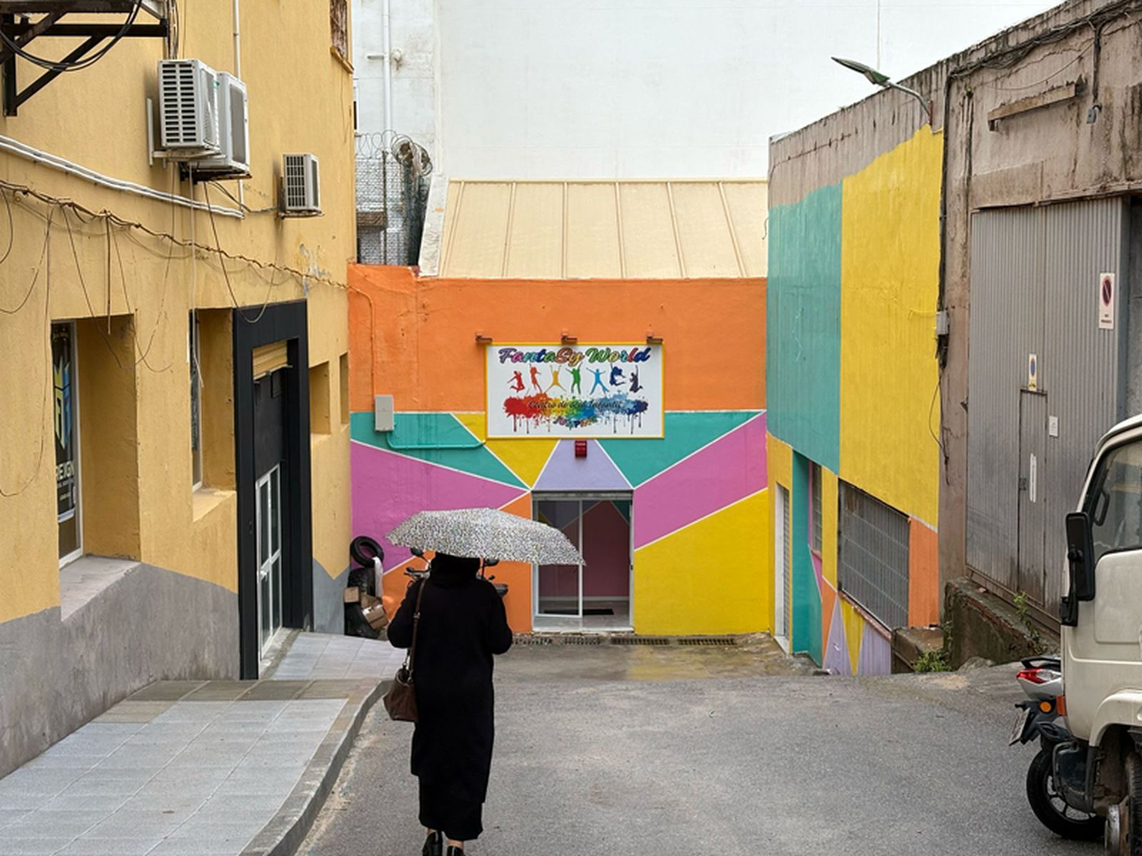 Entrada al 'Fantasy World', en Avenida España. / FOTO G.S.