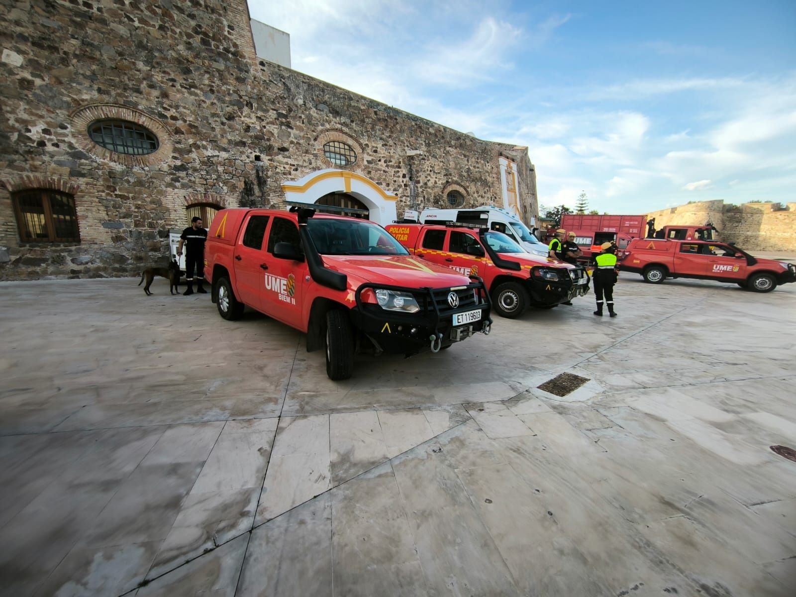 La UME expone sus medios en las Murallas Reales
