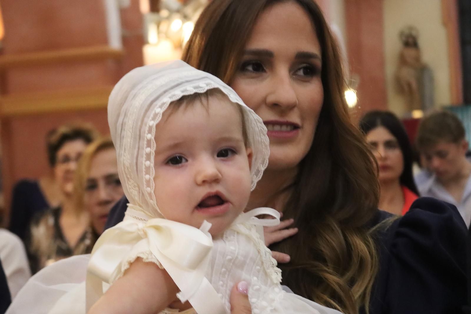 Fabián y Alba reciben el sacramento del bautismo