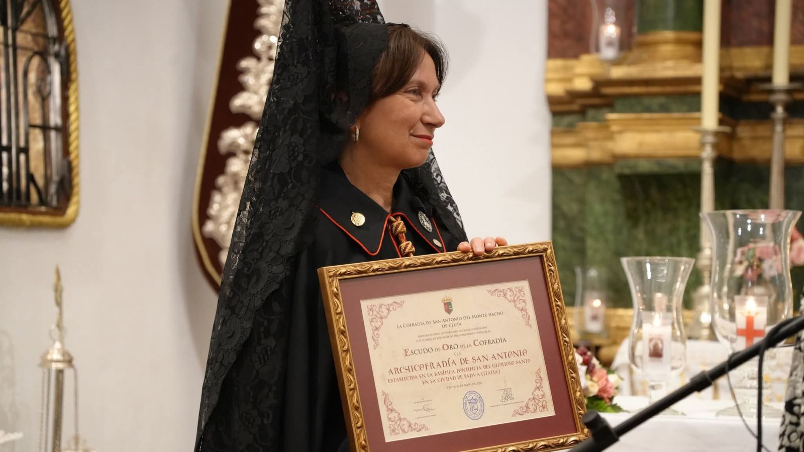 San Antonio hizo entrega del Escudo de Oro a la Archicofradía italiana
