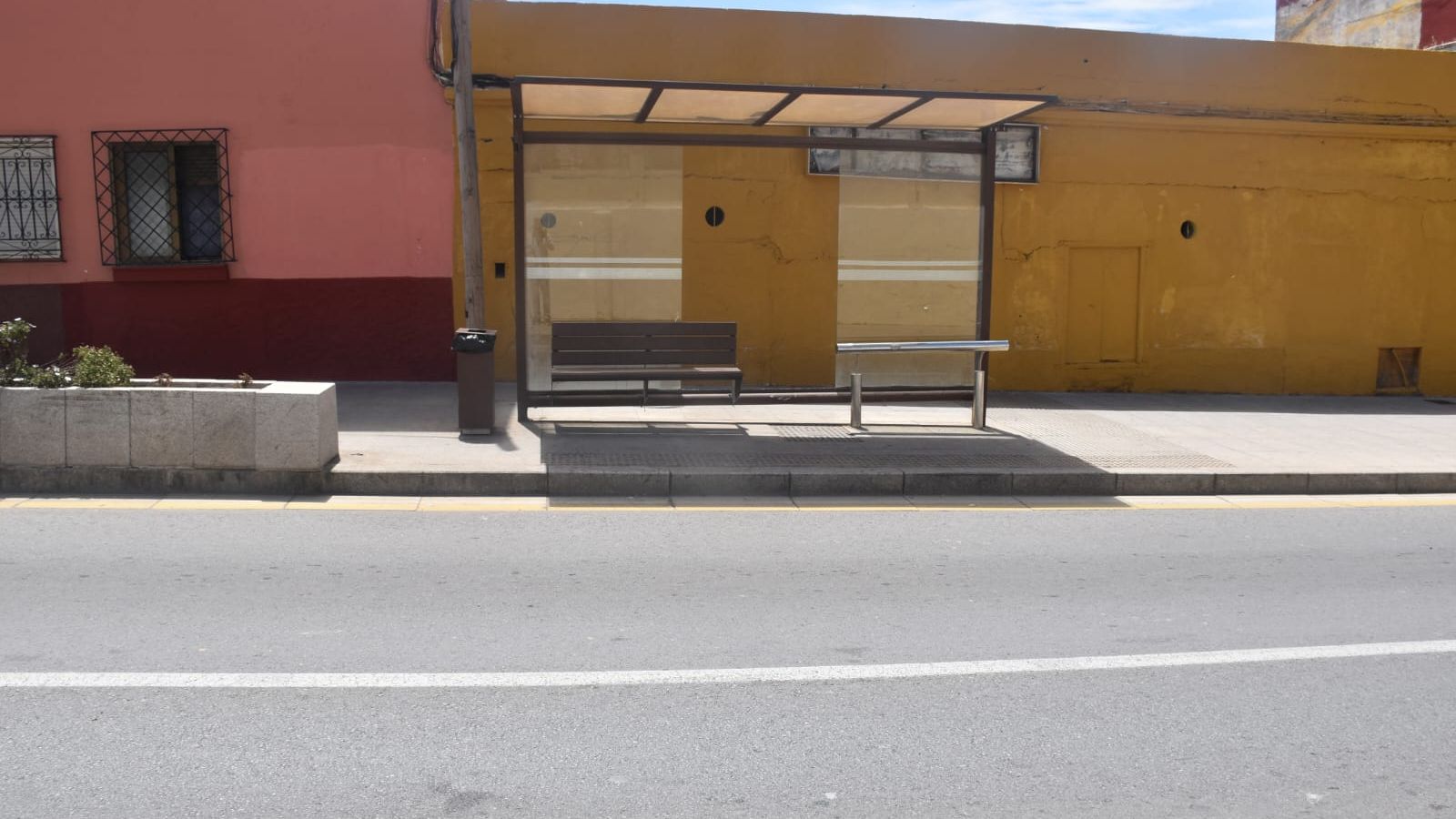 La parada de autobús en Claudia Vázquez
