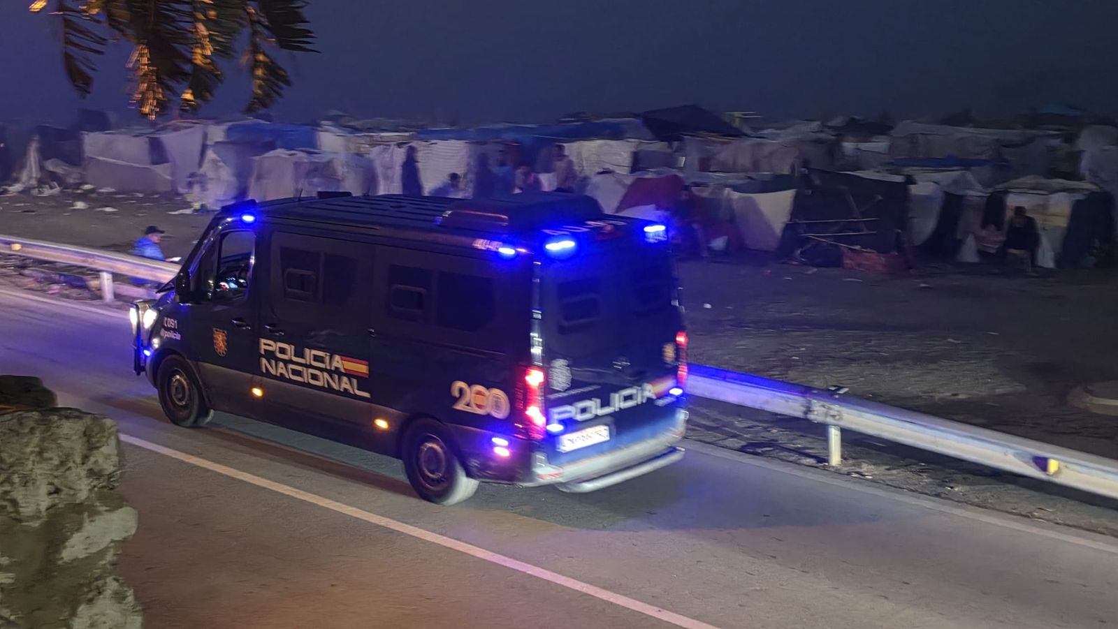 La Policía Nacional intervino durante la madrugada de este viernes en el Trampolín por una nueva pelea de migrantes
