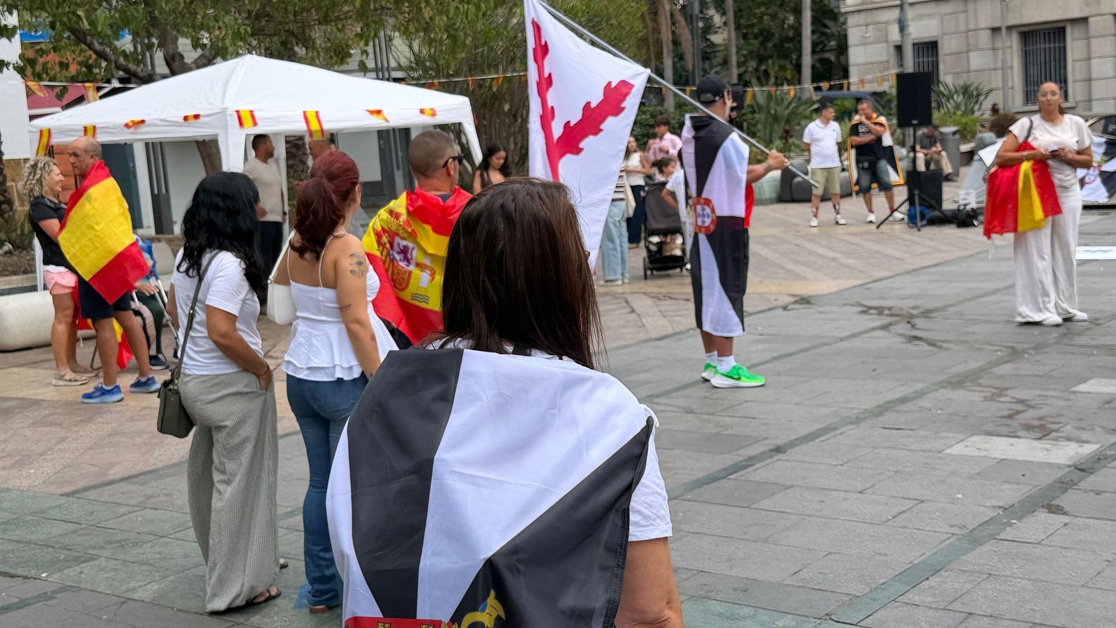 Protesta de ceutíes en la plaza de los Reyes contra la crisis tras 64 días