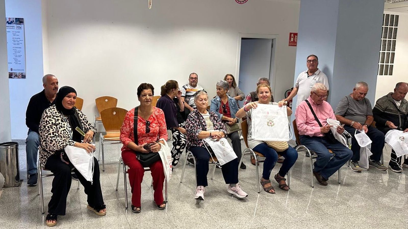 La Fundación AD Ceuta FC impulsa una Ceuta más limpia con los mayores como ejemplo en el Día de la Mochila La Fundación AD Ceuta FC impulsa una Ceuta más limpia con los mayores como ejemplo en el Día de la Mochila