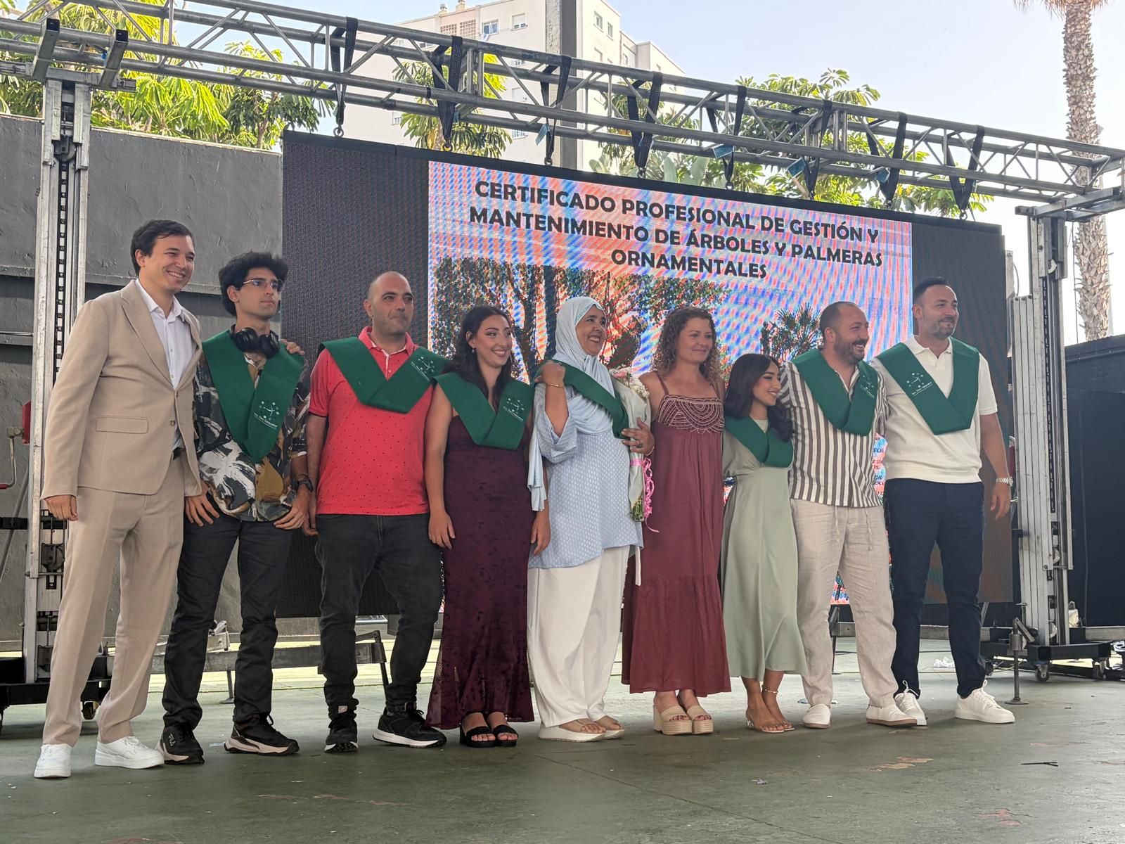 Multitudinaria graduación del Clara Campoamor en el Auditorio de la Marina