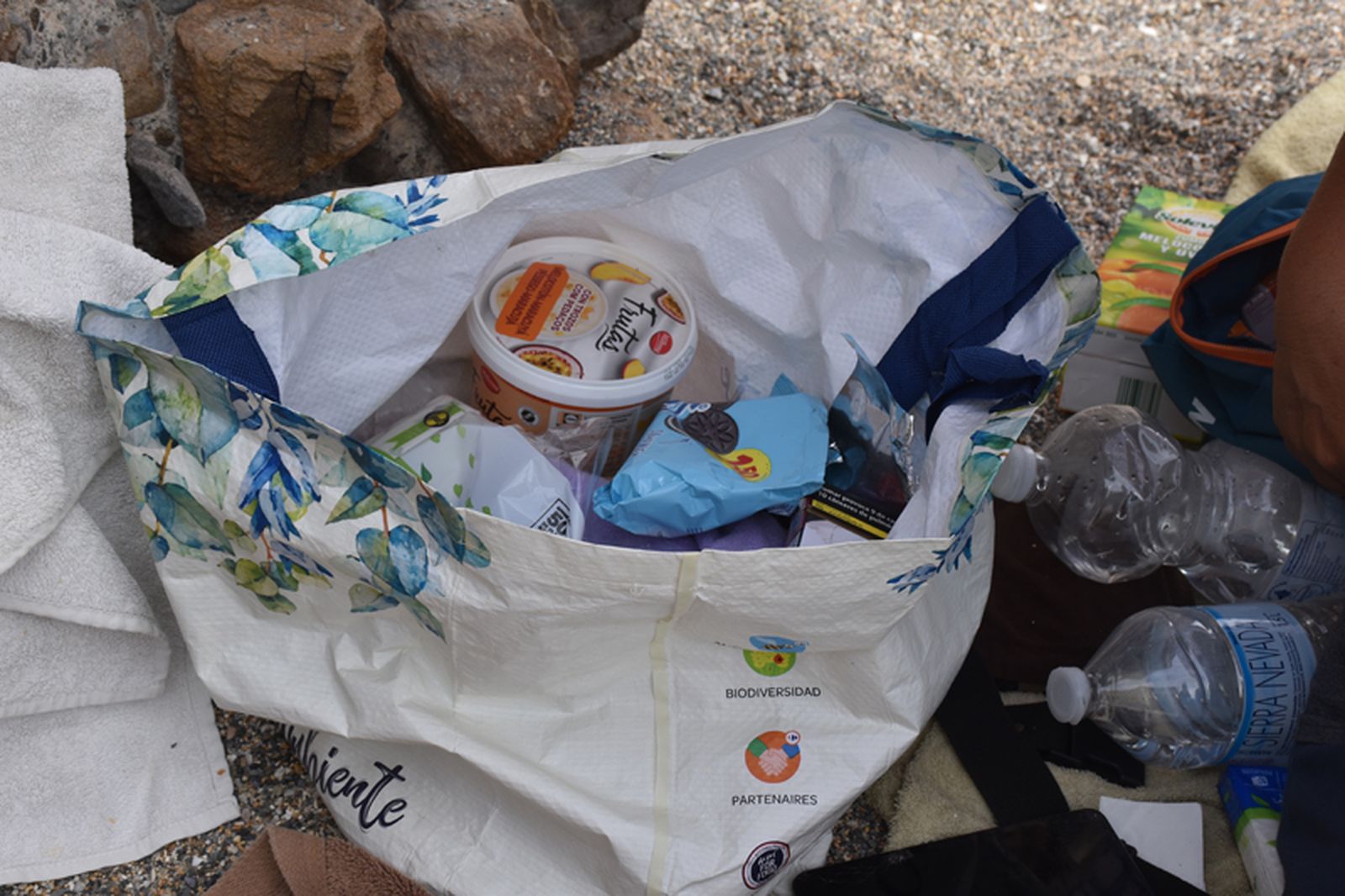 Bolsa reutilizable donde guardan los alimentos que les quedan. / FOTO G.S.