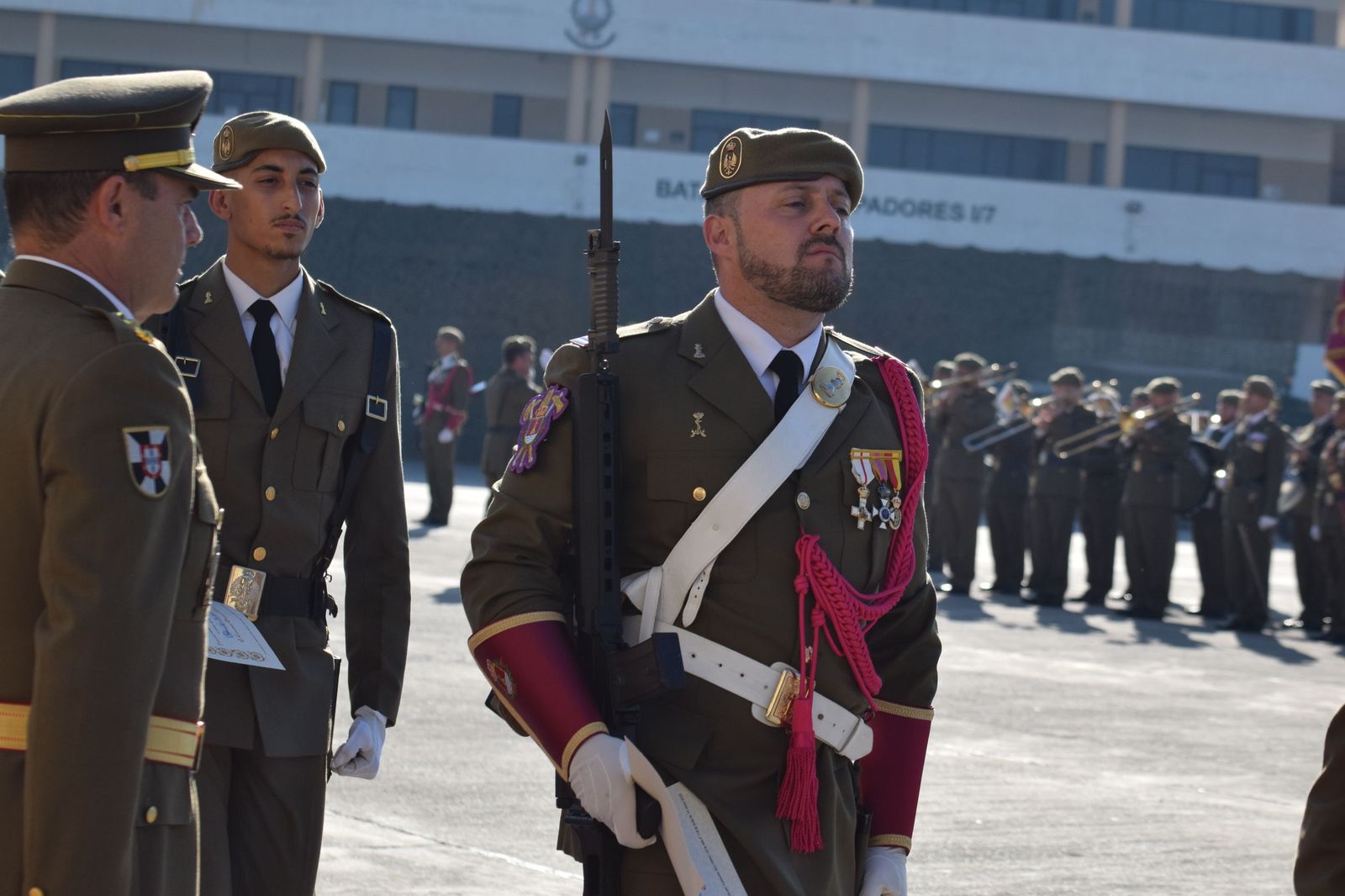 El Regimiento de Ingenieros 7 honra a San Fernando en una solemne parada militar en El Jaral