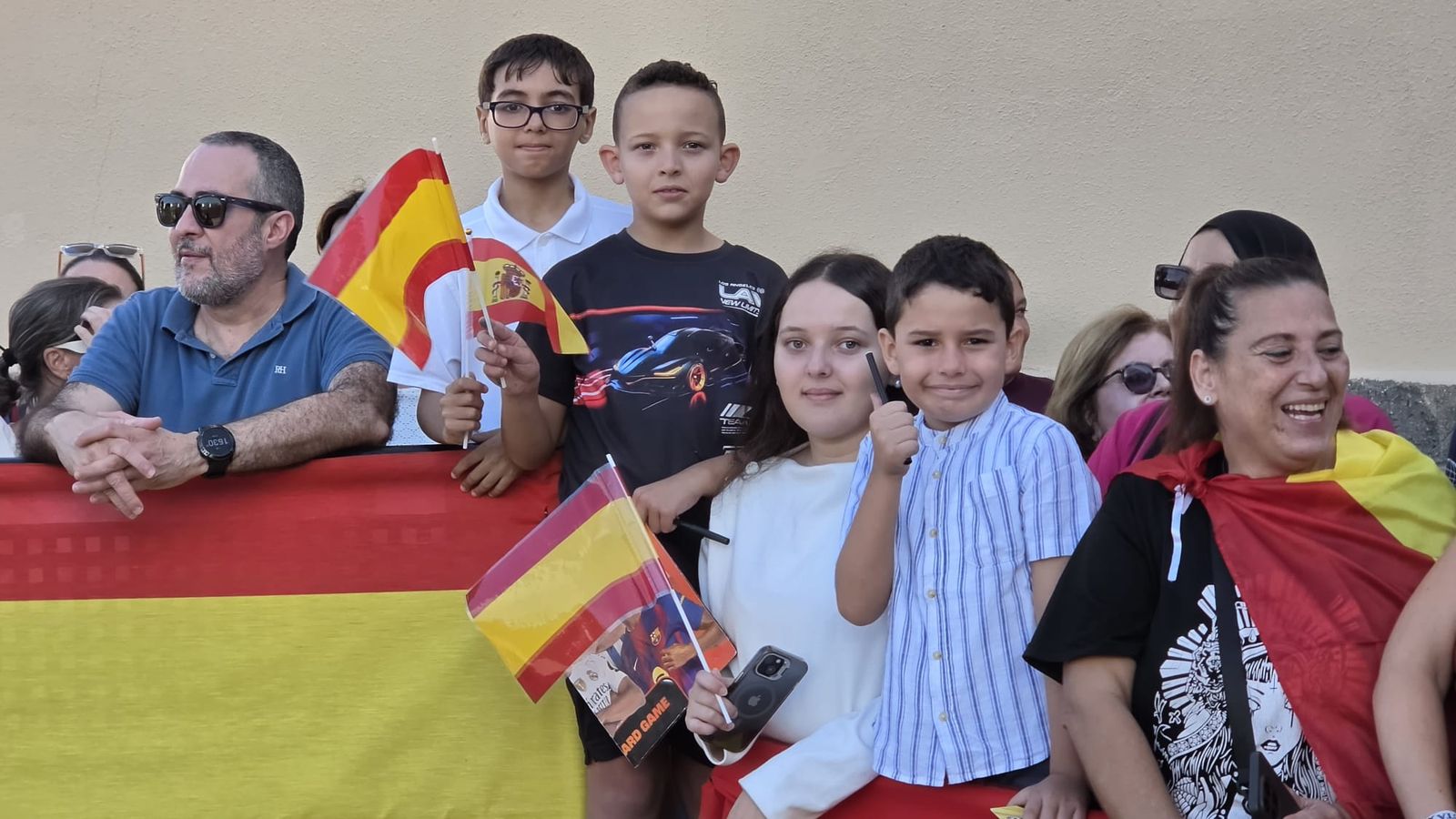 Los Reyes de España mostraron su cercanía con los vecinos de Manzanera