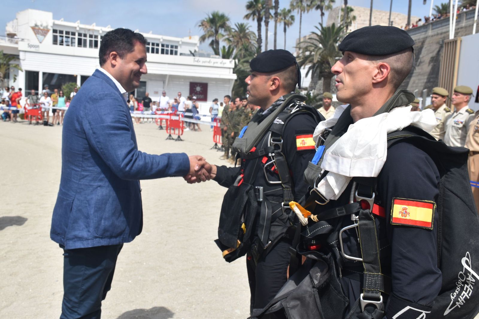 FOTOGALERÍA | Ceuta mira al cielo para celebrar a sus Fuerzas Armadas