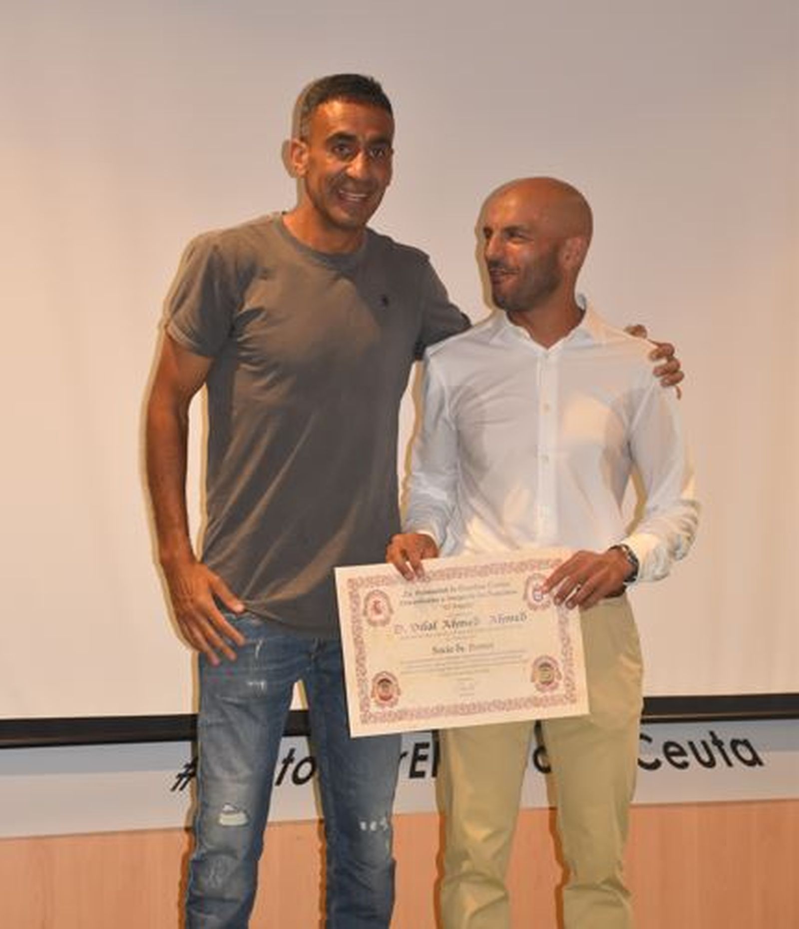 Emotivo homenaje a un emblema de Regulares: Vilal Ahmed