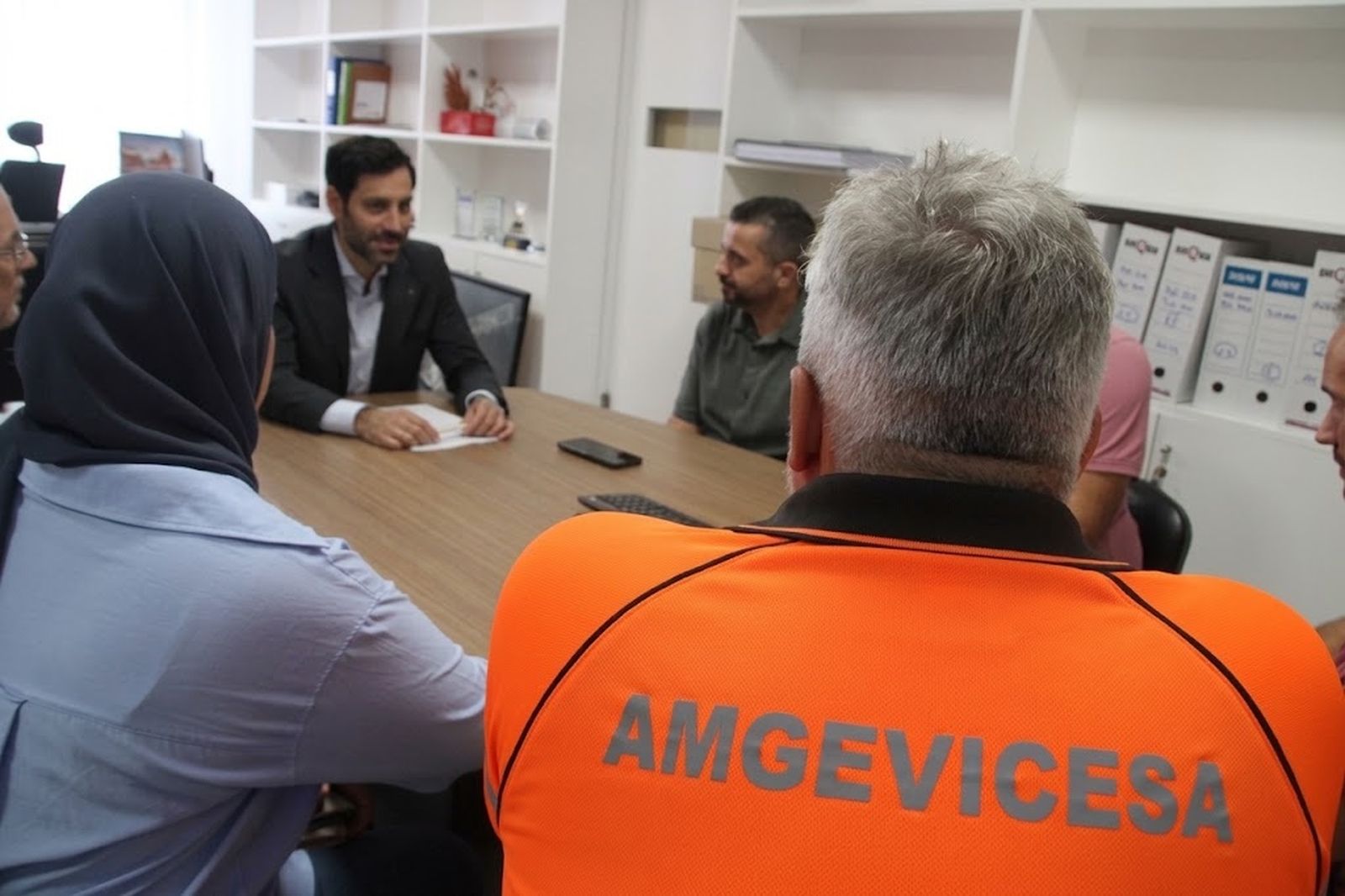 Un momento de la reunión de los representantes sindicales con Martínez Peñalver