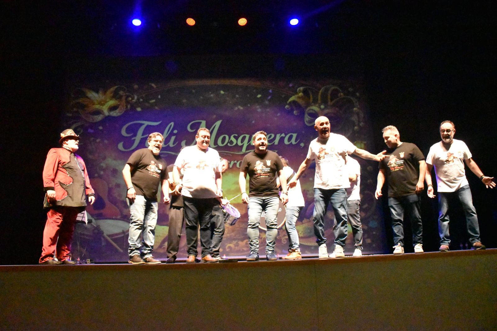 Mosquera emociona a Ceuta cantándole a la 'señora que es igual a Cádiz'