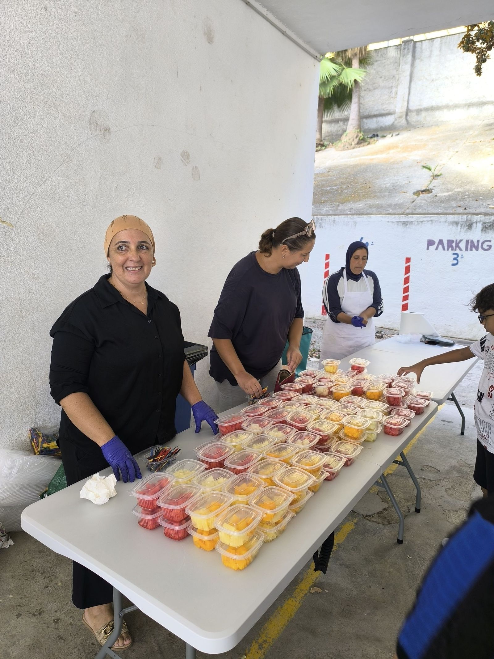 El Colegio Rey Juan Carlos I impulsa con el AMPA los “Martes locos por la fruta” para fomentar hábitos saludables