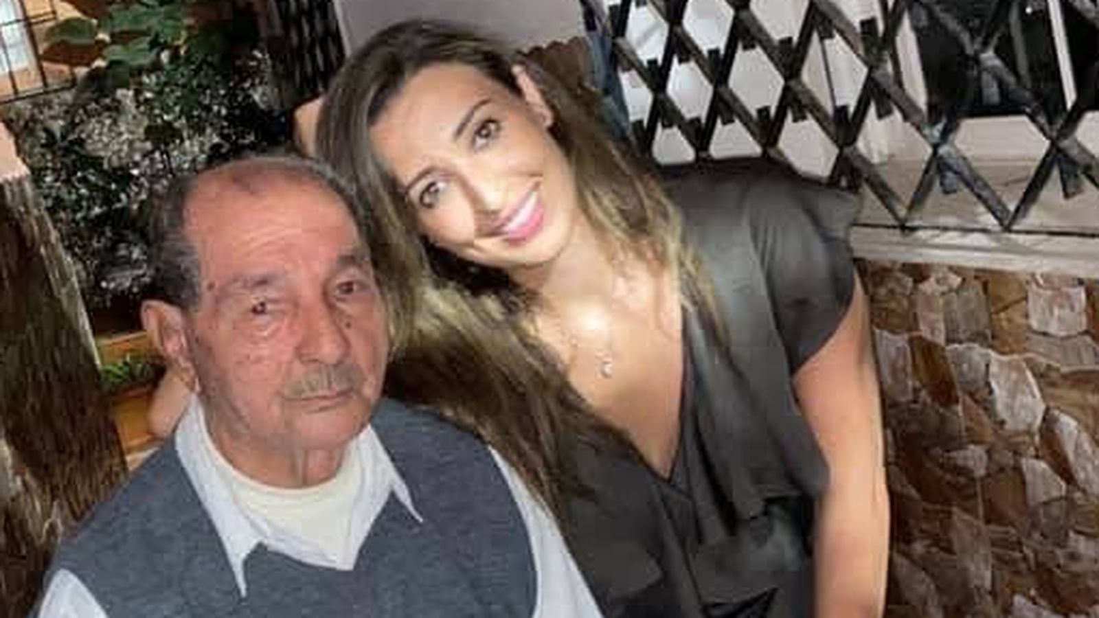 Ali el Hayek con una familiar Ali el Hayek con una familiar