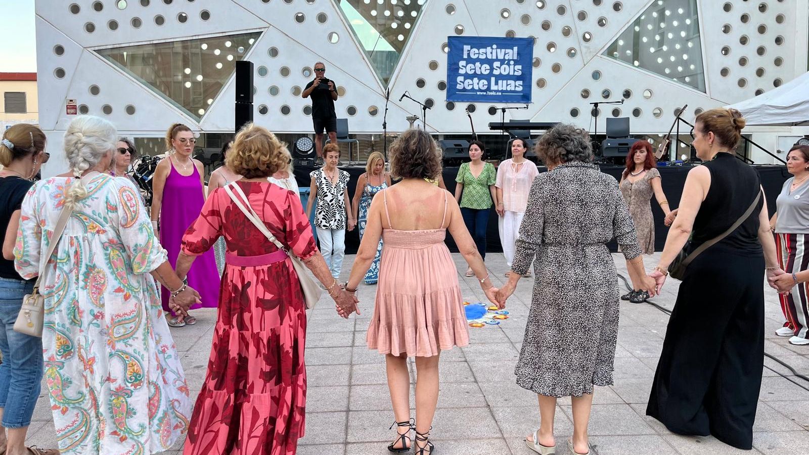 Taller de Danzas Circulares de la Asociación Tingitana en el Festival Sete Sóis Sete Luas