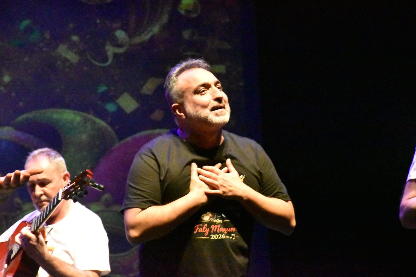 Mosquera emociona a Ceuta cantándole a la 'señora que es igual a Cádiz'