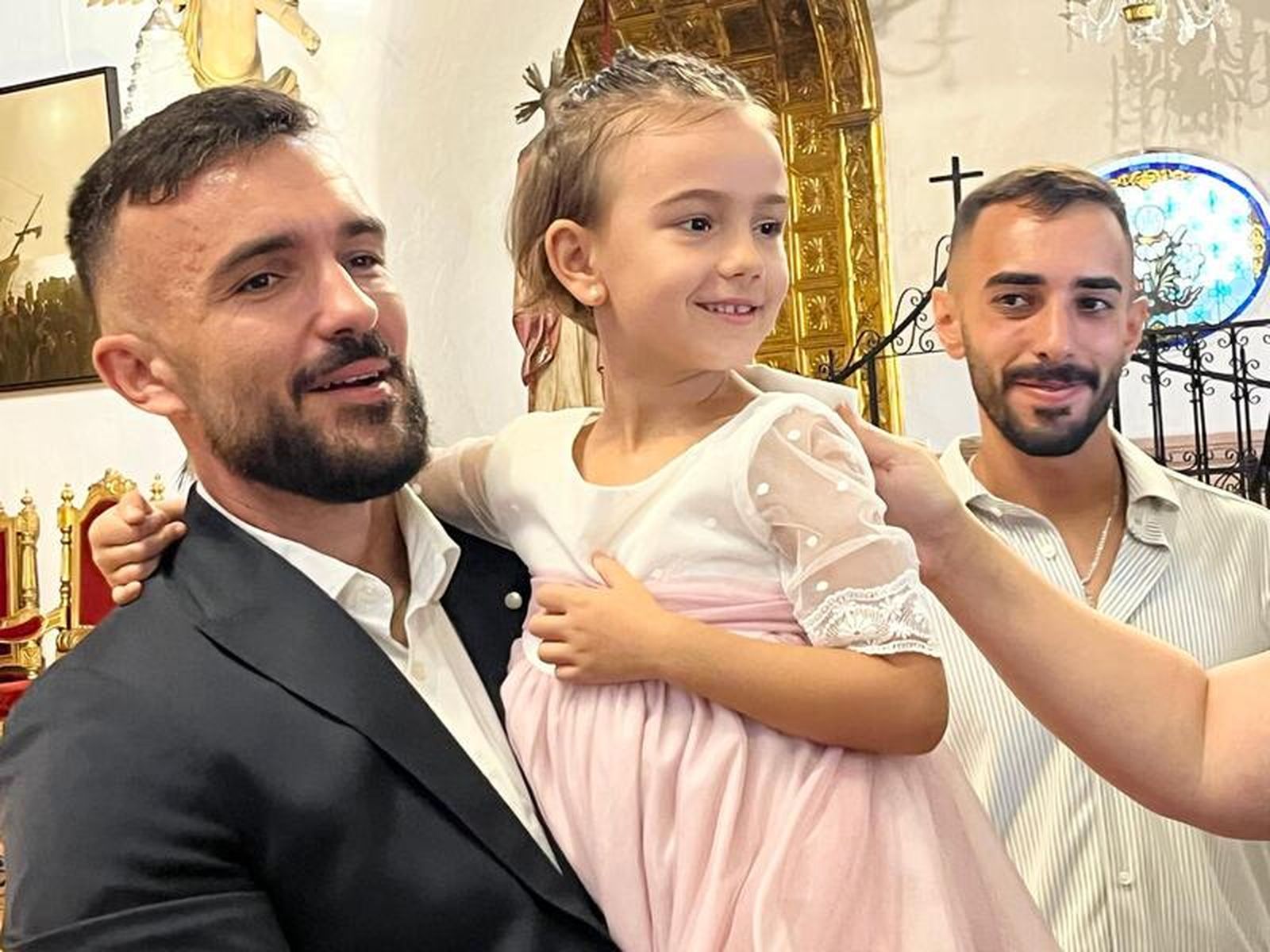 Melissa, José y Teresa reciben el sacramento del bautismo