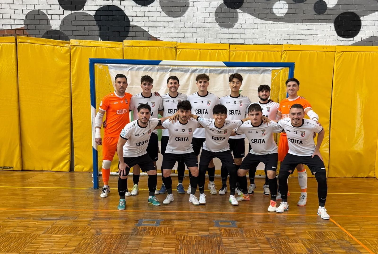 Los jugadores del Ceutí posan antes del partido