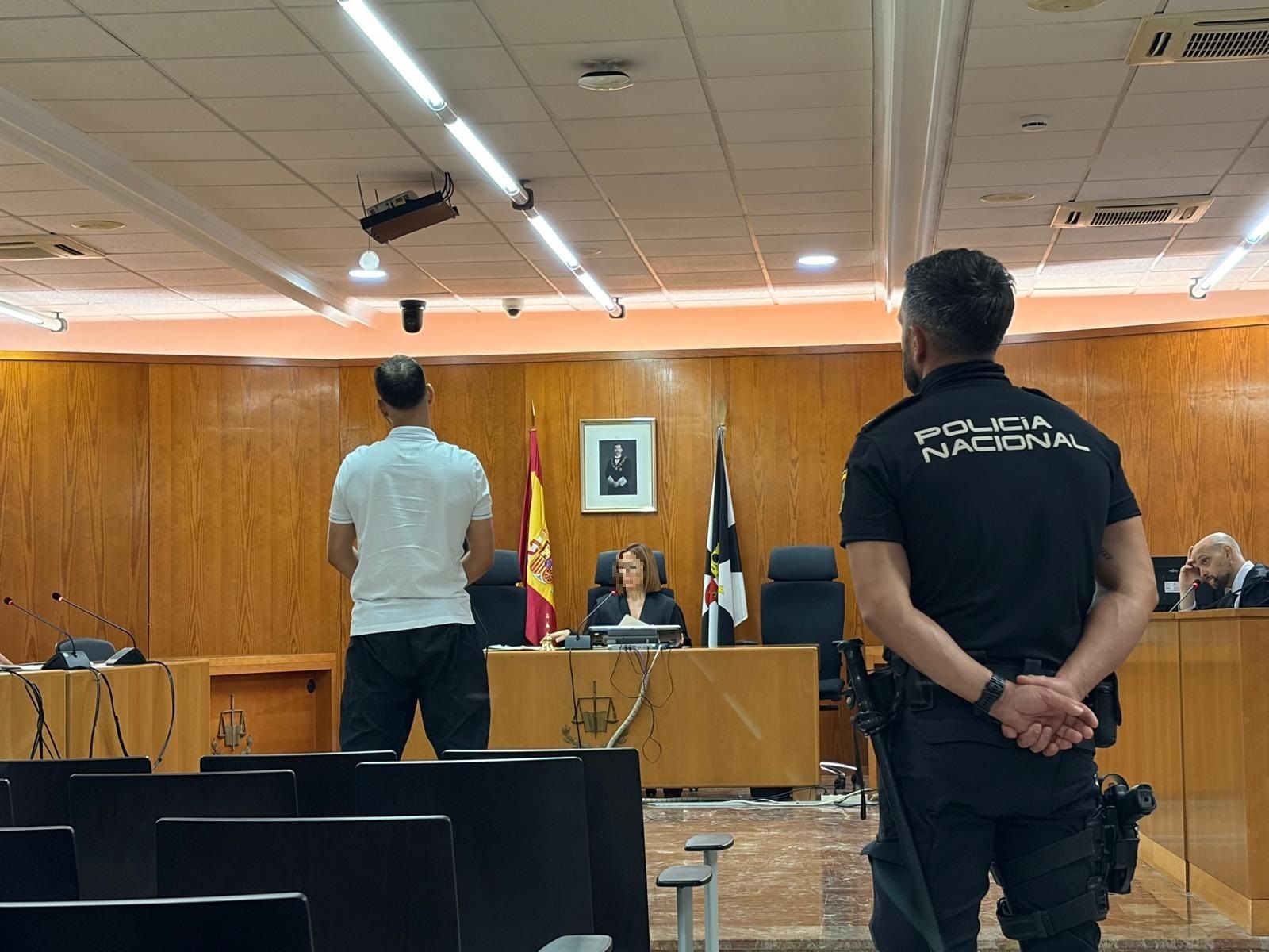 El acusado durante el ejercicio de su derecho a la última palabra.