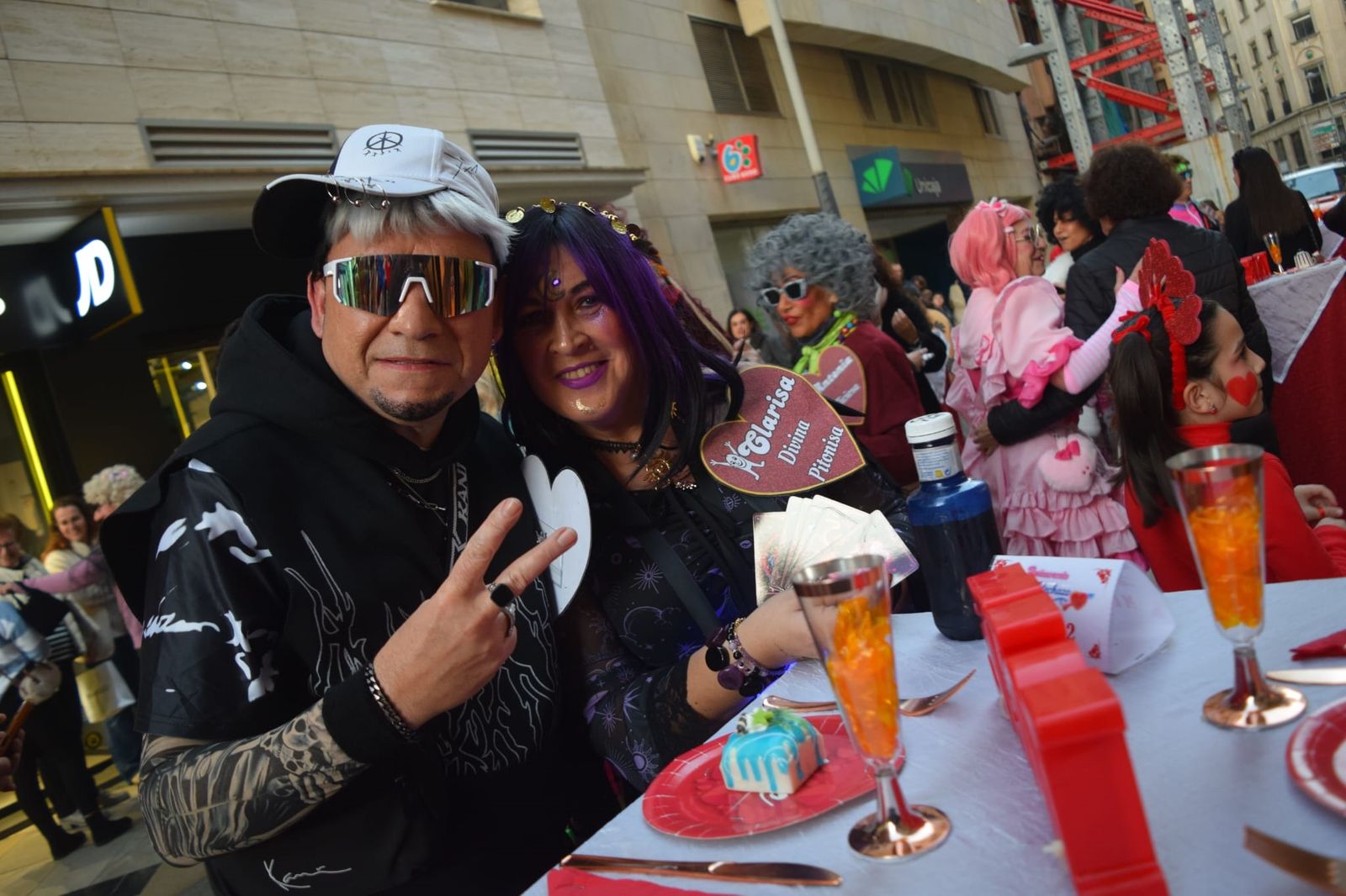 Los Popi enamoran a Ceuta con un pasacalles destinado a la búsqueda de su “media caballa”